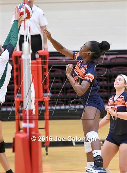 Thumbnail 2 in Reagan Vs Brandeis (NEISD Invitational) photogallery.