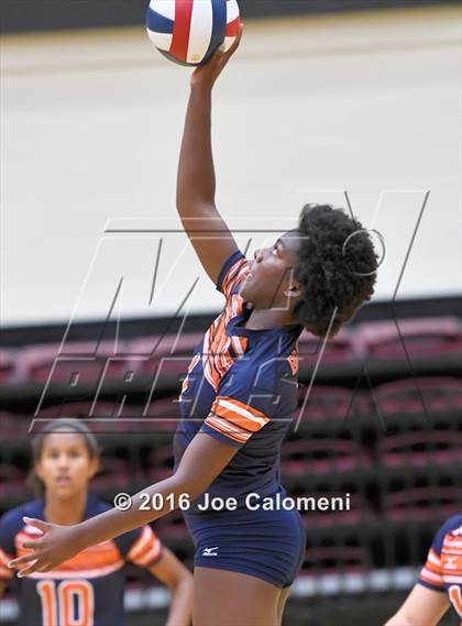 Thumbnail 1 in Reagan Vs Brandeis (NEISD Invitational) photogallery.