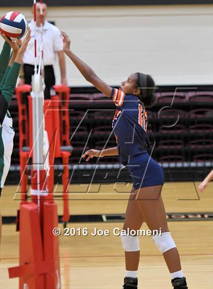 Thumbnail 1 in Reagan Vs Brandeis (NEISD Invitational) photogallery.