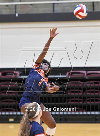 Thumbnail 2 in Reagan Vs Brandeis (NEISD Invitational) photogallery.