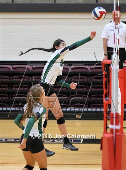 Thumbnail 3 in Reagan Vs Brandeis (NEISD Invitational) photogallery.