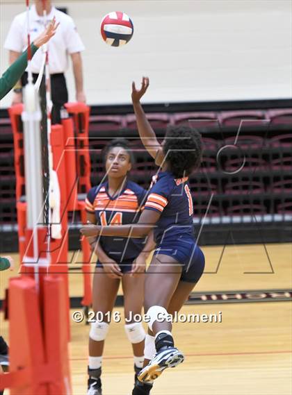 Thumbnail 1 in Reagan Vs Brandeis (NEISD Invitational) photogallery.