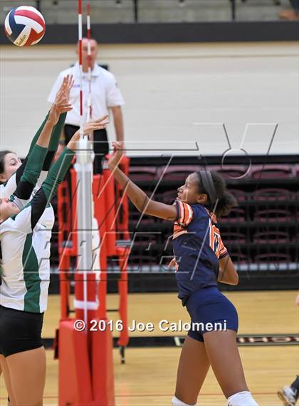 Thumbnail 2 in Reagan Vs Brandeis (NEISD Invitational) photogallery.