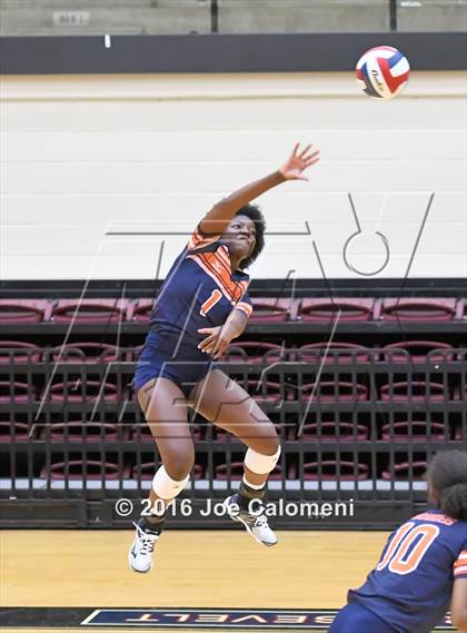 Thumbnail 2 in Reagan Vs Brandeis (NEISD Invitational) photogallery.