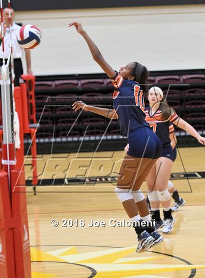 Thumbnail 1 in Reagan Vs Brandeis (NEISD Invitational) photogallery.
