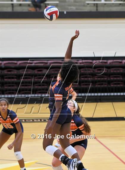 Thumbnail 2 in Reagan Vs Brandeis (NEISD Invitational) photogallery.