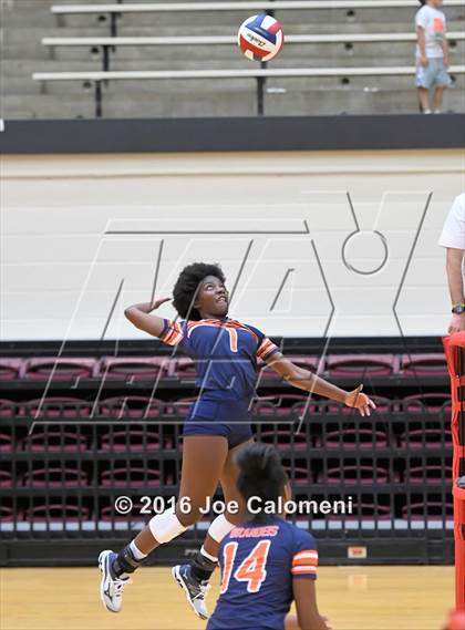 Thumbnail 1 in Reagan Vs Brandeis (NEISD Invitational) photogallery.