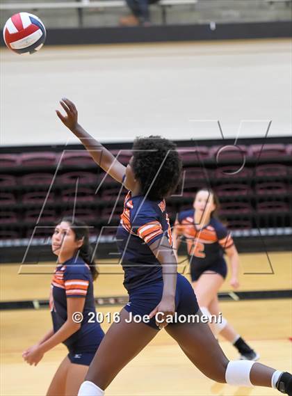 Thumbnail 3 in Reagan Vs Brandeis (NEISD Invitational) photogallery.