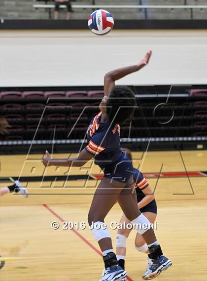 Thumbnail 2 in Reagan Vs Brandeis (NEISD Invitational) photogallery.