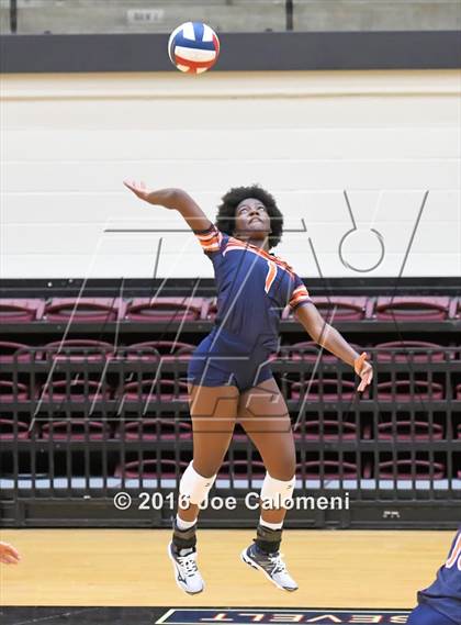Thumbnail 1 in Reagan Vs Brandeis (NEISD Invitational) photogallery.