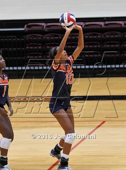 Thumbnail 1 in Reagan Vs Brandeis (NEISD Invitational) photogallery.