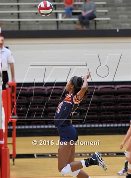 Thumbnail 2 in Reagan Vs Brandeis (NEISD Invitational) photogallery.