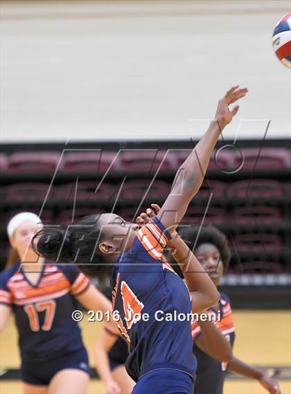 Thumbnail 2 in Reagan Vs Brandeis (NEISD Invitational) photogallery.