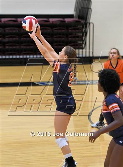 Thumbnail 3 in Reagan Vs Brandeis (NEISD Invitational) photogallery.