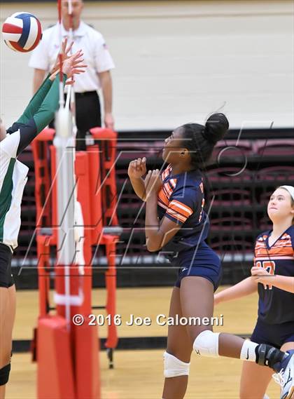 Thumbnail 3 in Reagan Vs Brandeis (NEISD Invitational) photogallery.