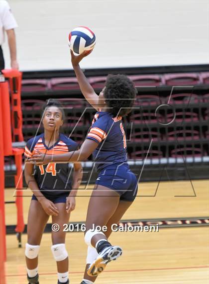 Thumbnail 3 in Reagan Vs Brandeis (NEISD Invitational) photogallery.