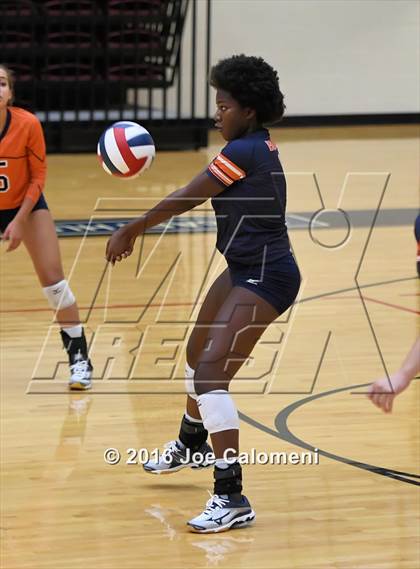 Thumbnail 2 in Reagan Vs Brandeis (NEISD Invitational) photogallery.
