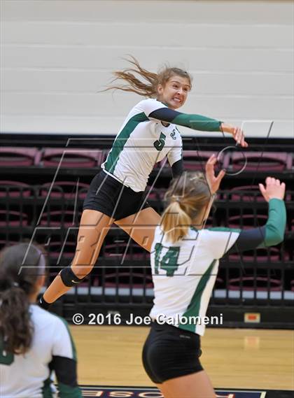 Thumbnail 3 in Reagan Vs Brandeis (NEISD Invitational) photogallery.