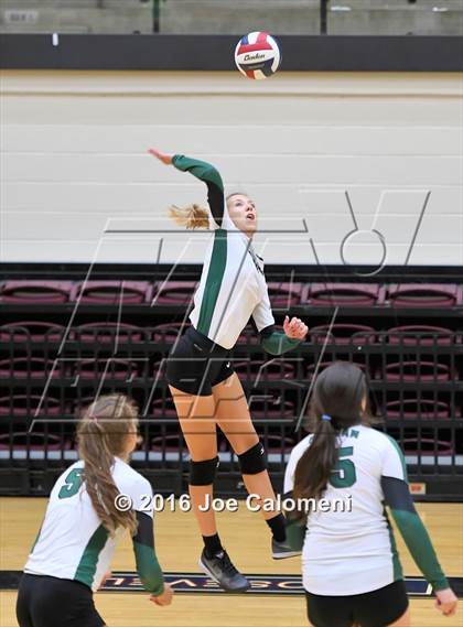 Thumbnail 2 in Reagan Vs Brandeis (NEISD Invitational) photogallery.