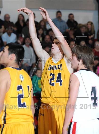 Thumbnail 2 in Gridley vs Corning (CIF NS D4 Semifinal) photogallery.