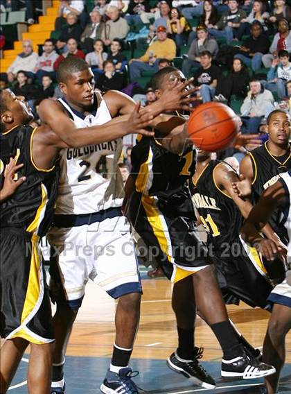 Thumbnail 2 in Uniondale vs. Newburgh Free Academy (NYSPHSAA AA Semifinal) photogallery.