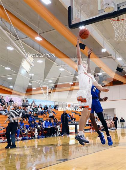 Thumbnail 2 in Grand Saline vs Clarksville photogallery.