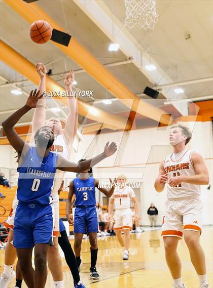 Thumbnail 2 in Grand Saline vs Clarksville photogallery.