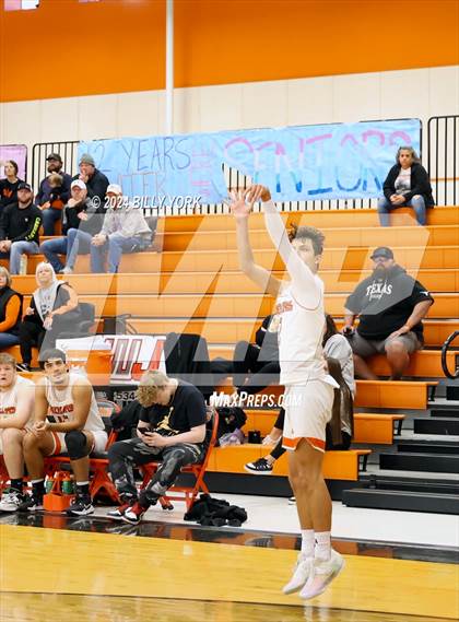 Thumbnail 3 in Grand Saline vs Clarksville photogallery.