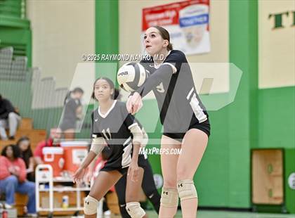 Thumbnail 3 in Muncie Central vs. Anderson (IHSAA 4A Section 9 Round 1) photogallery.