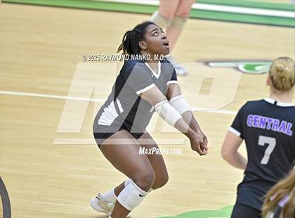 Thumbnail 1 in Muncie Central vs. Anderson (IHSAA 4A Section 9 Round 1) photogallery.