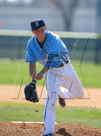 Thumbnail 3 in Lamar vs Bell [L. D.] (HEB Mid-Cities Classic) photogallery.