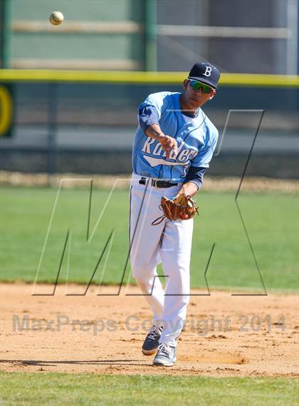 Thumbnail 3 in Lamar vs Bell [L. D.] (HEB Mid-Cities Classic) photogallery.