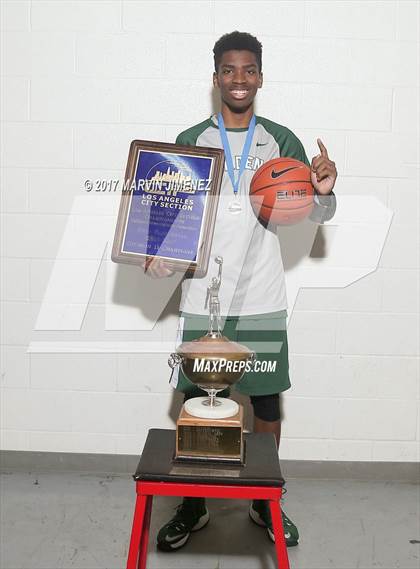 Thumbnail 2 in Gardena vs. Carson (CIF LACS D2 Final) photogallery.