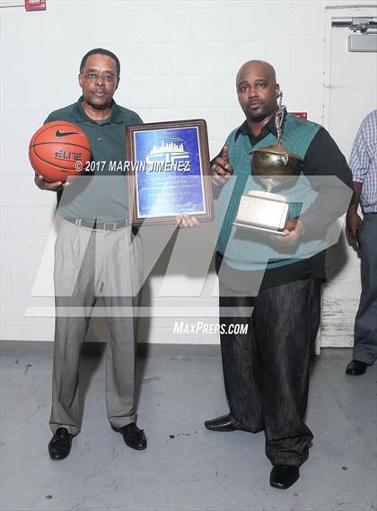 Thumbnail 1 in Gardena vs. Carson (CIF LACS D2 Final) photogallery.