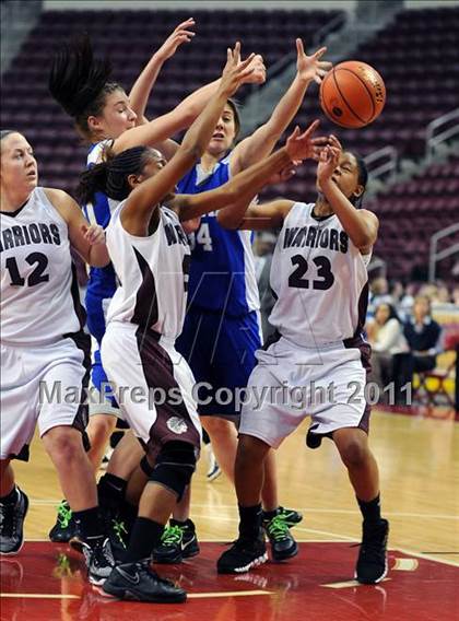 Thumbnail 2 in Gettysburg vs. Oley Valley (D3 Semifinals) photogallery.