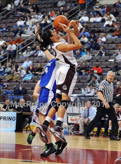 Thumbnail 2 in Gettysburg vs. Oley Valley (D3 Semifinals) photogallery.