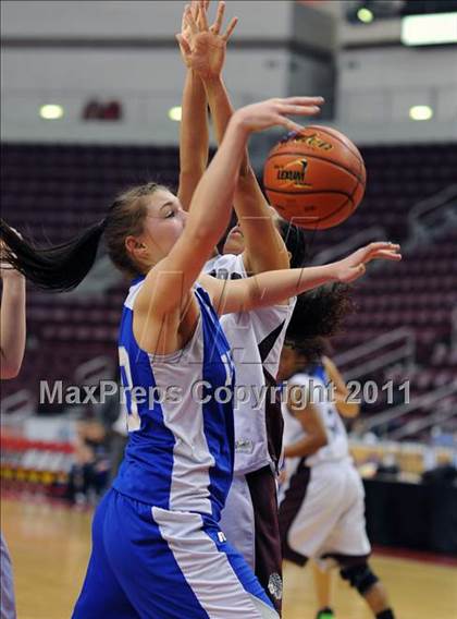 Thumbnail 3 in Gettysburg vs. Oley Valley (D3 Semifinals) photogallery.