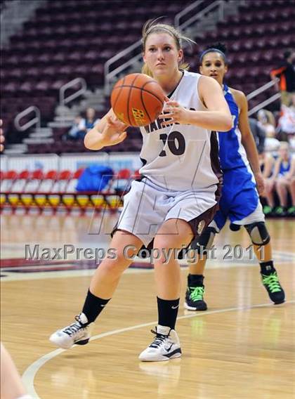 Thumbnail 2 in Gettysburg vs. Oley Valley (D3 Semifinals) photogallery.