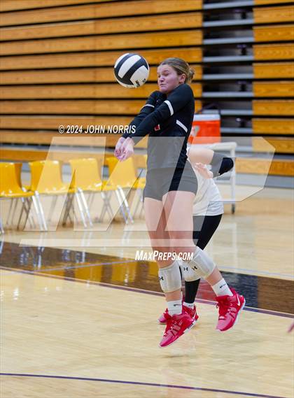 Thumbnail 2 in Wapahani vs. Leo (Leo Invite) photogallery.