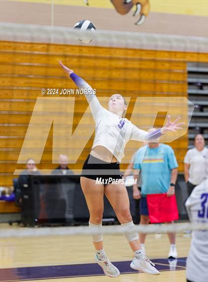 Thumbnail 3 in Wapahani vs. Leo (Leo Invite) photogallery.