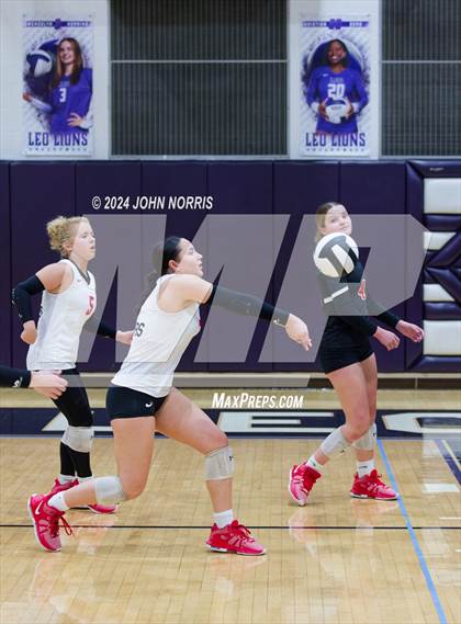 Thumbnail 2 in Wapahani vs. Leo (Leo Invite) photogallery.