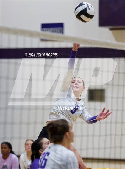 Thumbnail 1 in Wapahani vs. Leo (Leo Invite) photogallery.