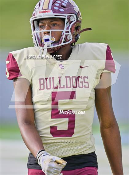 Thumbnail 2 in Summer Creek vs. Stratford (UIL Football 6A D2 Region 3 Regional) photogallery.
