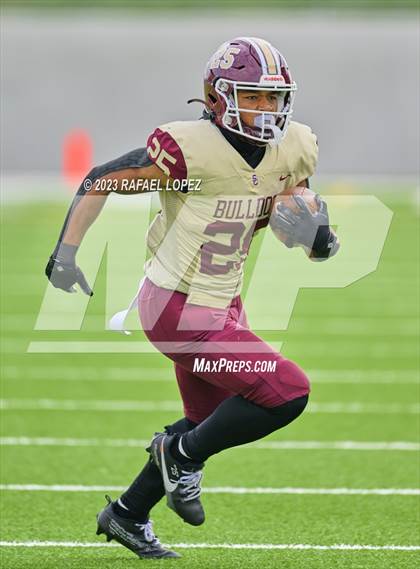 Thumbnail 1 in Summer Creek vs. Stratford (UIL Football 6A D2 Region 3 Regional) photogallery.