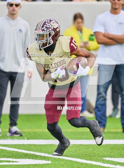Thumbnail 2 in Summer Creek vs. Stratford (UIL Football 6A D2 Region 3 Regional) photogallery.