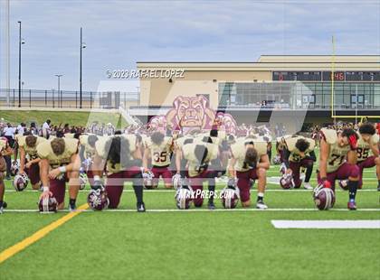 Thumbnail 2 in Summer Creek vs. Stratford (UIL Football 6A D2 Region 3 Regional) photogallery.