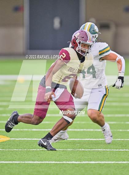 Thumbnail 3 in Summer Creek vs. Stratford (UIL Football 6A D2 Region 3 Regional) photogallery.