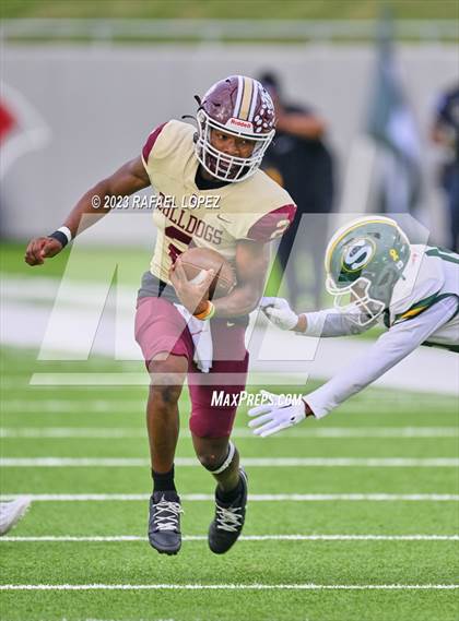 Thumbnail 2 in Summer Creek vs. Stratford (UIL Football 6A D2 Region 3 Regional) photogallery.
