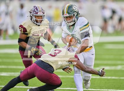 Thumbnail 2 in Summer Creek vs. Stratford (UIL Football 6A D2 Region 3 Regional) photogallery.