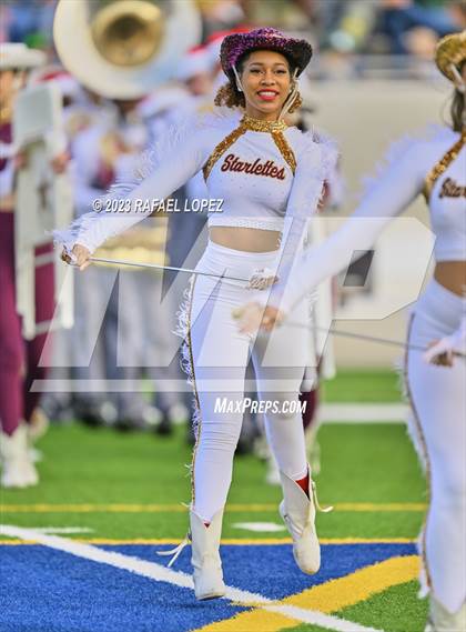 Thumbnail 2 in Summer Creek vs. Stratford (UIL Football 6A D2 Region 3 Regional) photogallery.